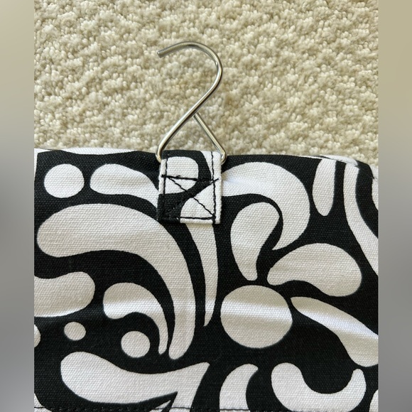 Hanging Accessory Travel Pouch - Picture 4 of 6